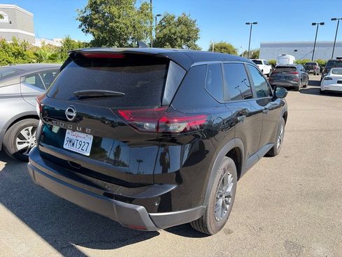 Used 2024 Nissan Rogue S FWD image 6