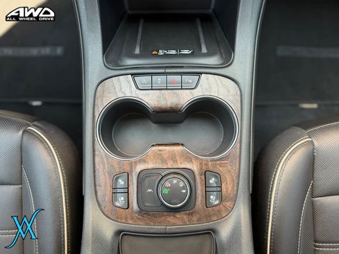 Used 2020 GMC Acadia Denali w/ Technology Package AWD/4WD image 29
