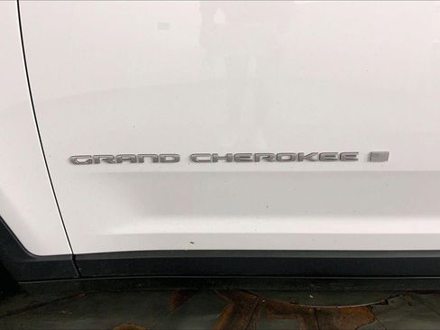 Used 2025 Jeep Grand Cherokee Limited AWD/4WD image 8