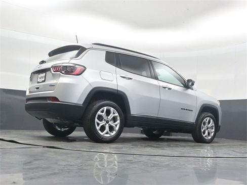 New 2026 Jeep Compass Latitude image 39