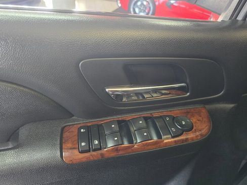 Used 2011 Chevrolet Avalanche LS image 16