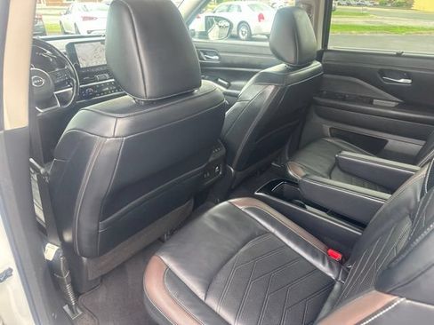 Used 2023 Nissan Pathfinder Platinum AWD/4WD image 17