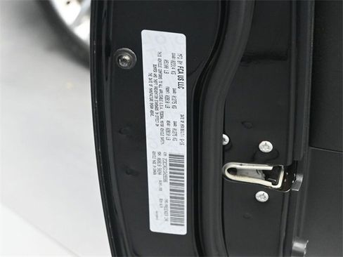 Used 2016 Chrysler 300 C w/ Safetytec Plus Group image 18