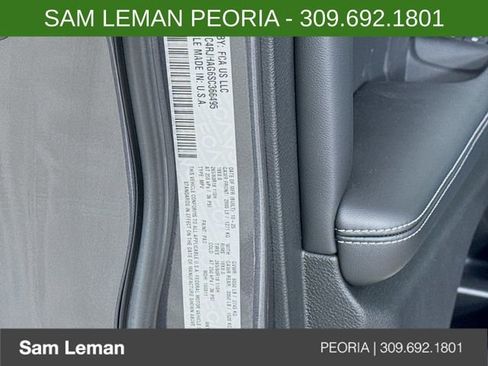 New 2025 Jeep Grand Cherokee Altitude image 30