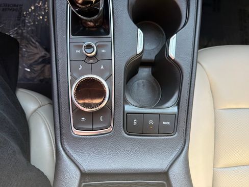 Used 2021 Cadillac XT4 Premium Luxury FWD image 30