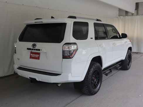 Used 2022 Toyota 4Runner SR5 AWD/4WD image 6