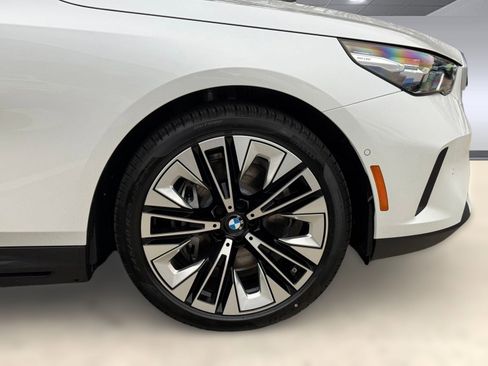 New 2026 BMW i5 eDrive40 w/ Premium Package image 10