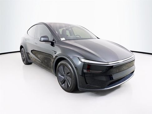 Used 2026 Tesla Model Y 2WD image 37