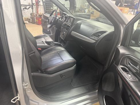 Used 2018 Dodge Grand Caravan GT image 24
