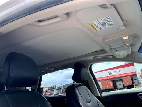 Used 2018 Ford Edge Titanium w/ Equipment Group 301A FWD image 30