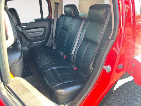 Used 2010 HUMMER H3 AWD/4WD image 12