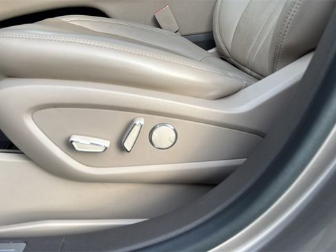 Used 2021 Lincoln Nautilus Reserve image 11