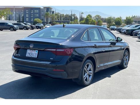 Used 2023 Volkswagen Jetta SE FWD image 4