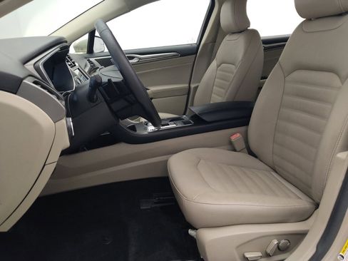 Used 2018 Ford Fusion SE w/ Fusion SE Technology Package FWD image 17