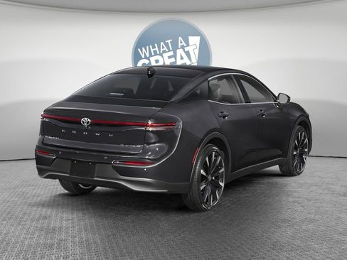 New 2026 Toyota Crown Platinum image 2