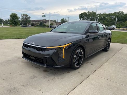 New 2026 Kia K4 GT-Line w/ GT-Line Premium Package FWD image 2