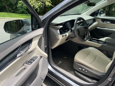 Used 2021 Cadillac XT6 Premium Luxury FWD image 4