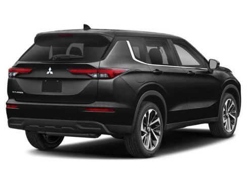 Used 2022 Mitsubishi Outlander ES AWD/4WD image 2