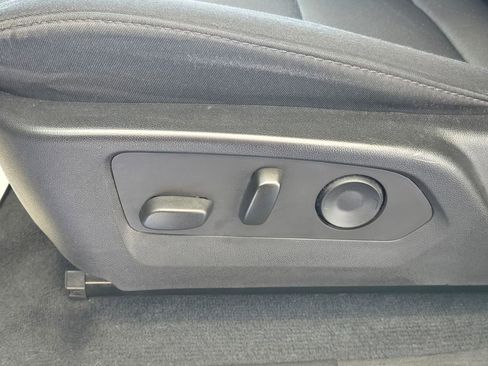 Used 2023 Chevrolet Colorado Trail Boss w/ Technology Package image 14