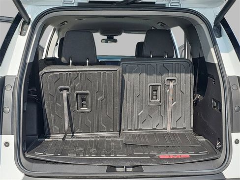 Certified 2023 GMC Acadia SLE w/ Driver Convenience Package image 13