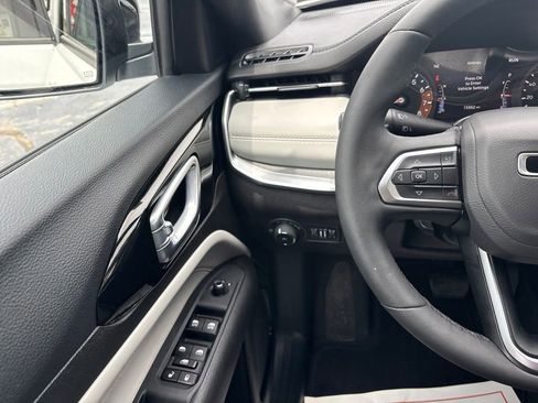 Used 2025 Jeep Compass Limited AWD/4WD image 24