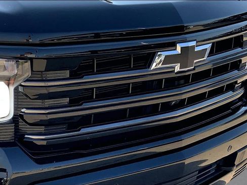 Certified 2024 Chevrolet Silverado 1500 High Country w/ Midnight Edition AWD/4WD image 29