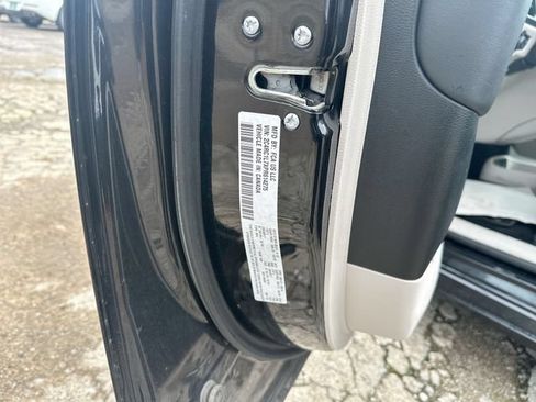 Used 2023 Chrysler Pacifica Touring-L FWD image 36
