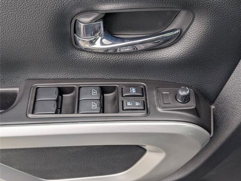 Used 2020 Nissan Titan SV w/ SV Convenience Package AWD/4WD image 18