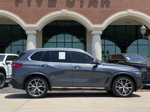 Used 2019 BMW X5 xDrive40i w/ Convenience Package AWD/4WD image 3