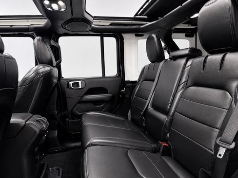 Used 2023 Jeep Wrangler Unlimited Sahara w/ Cold Weather Group AWD/4WD image 21