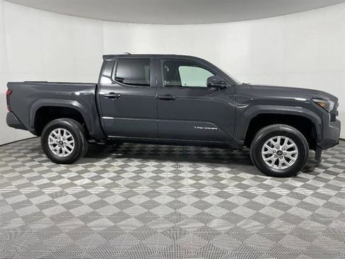 Certified 2025 Toyota Tacoma SR5 AWD/4WD image 6