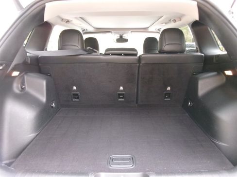 Used 2019 Jeep Cherokee Latitude Plus w/ Comfort/Convenience Group image 34