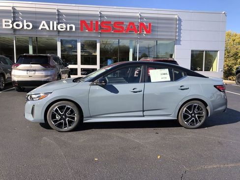New 2025 Nissan Sentra SR w/ SR Premium Package FWD image 11