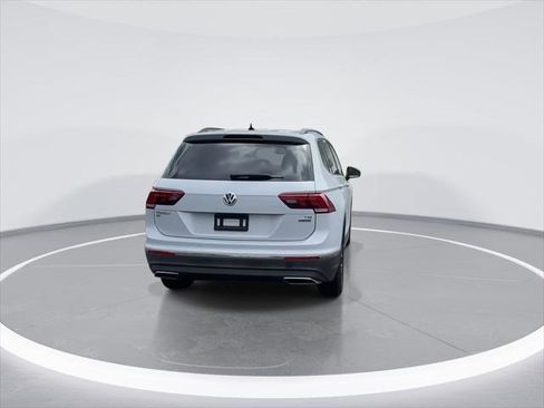 Used 2018 Volkswagen Tiguan SEL AWD/4WD image 7