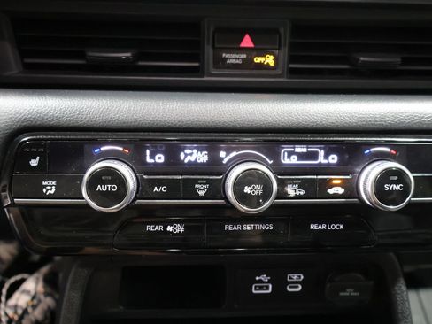 Used 2025 Honda Pilot TrailSport image 28