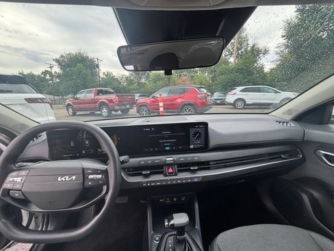 Used 2025 Kia K4 FWD image 30