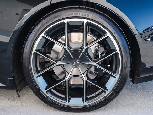 Used 2025 Audi RS e-tron GT performance w/ 21" Wheel Package image 13