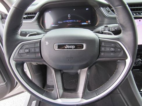 Used 2022 Jeep Grand Cherokee Limited AWD/4WD image 30