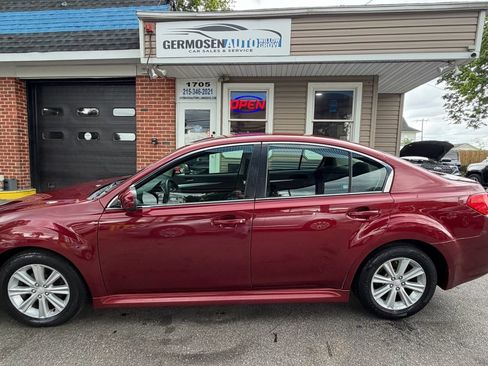 Used 2010 Subaru Legacy 2.5i Premium AWD/4WD image 2