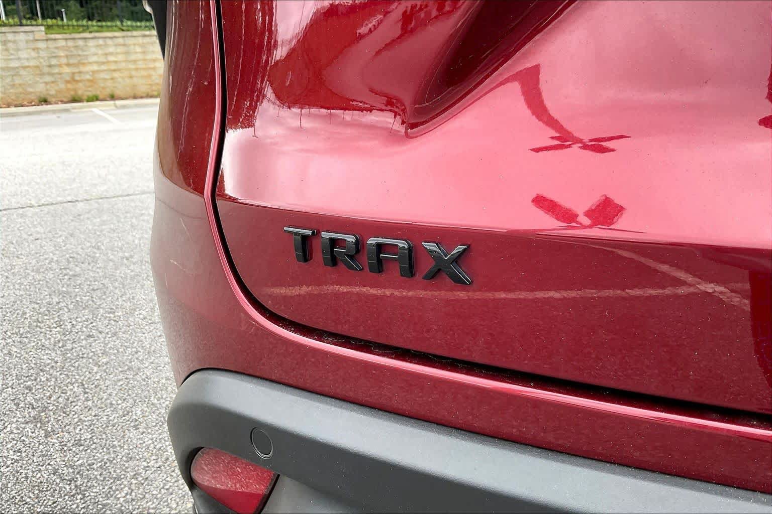 Used 2025 Chevrolet Trax RS w/ Sunroof Package FWD image 30