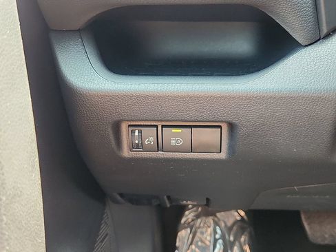 Certified 2025 Toyota RAV4 XLE FWD image 27