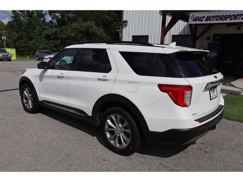 Used 2022 Ford Explorer XLT w/ Equipment Group 202A RWD image 3