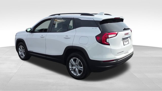 Certified 2024 GMC Terrain SLE w/ Driver Convenience Package FWD image 3