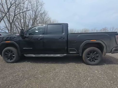 Used 2024 GMC Sierra 2500 AT4 w/ AT4 Preferred Package AWD/4WD image 2