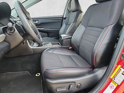 Used 2017 Toyota Camry SE image 16