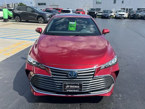 Used 2020 Toyota Avalon XLE w/ Moonroof Package FWD image 4
