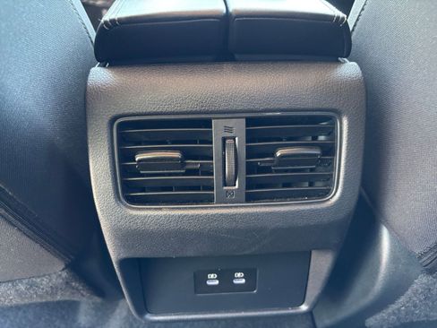 Used 2025 Nissan Rogue SV FWD image 25