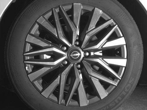 Used 2025 Nissan Altima 2.5 SV FWD image 12