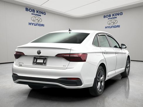Used 2023 Volkswagen Jetta SE FWD image 18