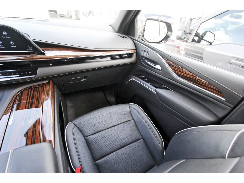 Used 2024 Cadillac Escalade Premium Luxury RWD image 10
